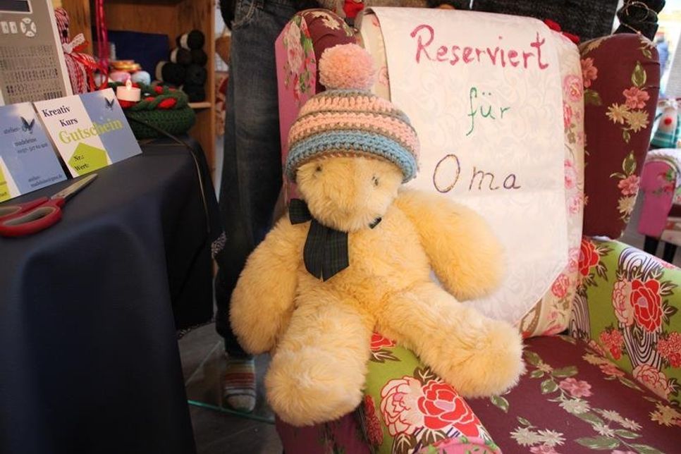 Teddy Hugo mit seiner Mütze, einem alten Schätzchen aus der Zeit mit Oma Ida.