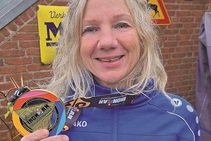Diese coole Medaille hat Gewicht: Sie ist nicht nur schwer, sie bedeutet Myriam Ribcke auch viel.