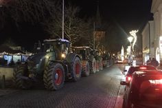 Einige Landwirte aus der Region machten mit einer Treckerkolonne auf ihre Situation aufmerksam.