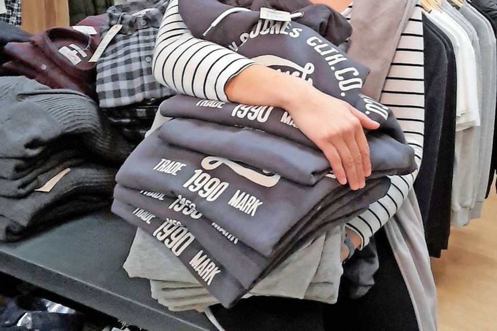 Trend-Shirts und Hoodies aus den Bestseller-Kollektionen Only, Jack &amp; Jones und Name it bietet das eska Kaufhaus auf der Gogenkrog-Messe.