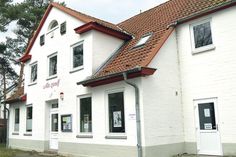 Die „Alte Zwoelf“ als Jugendzentrum des Trägervereins VOJA gehört der Geschichte an. Am Wochenende kommt das gesamte Inventar unter den Hammer. (Foto: Stefan Setje-Eilers)