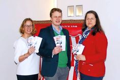 Unterstützt von Bad Schwartaus Bürgermeister Uwe Brinkmann und der Gleichstellungsbeauftragen Tanja Gorodiski (l.)  bietet Sabine Axt vom Projekt „FRAU &amp; BERUF“ Beratungsgespräche für Frauen an, die beruflich neu durchstarten oder sich umorientieren wollen. (Foto: Setje-Eilers)