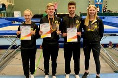 Lilli Hamer, Hannes Glase, Kjel Lochmüller und Eileen Nester (Trainerin) (v. lks.).