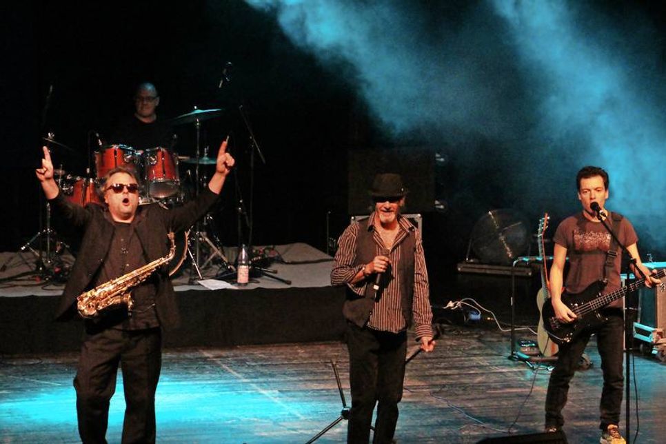 Dirk Meissner (Saxophon), Andreas Gramkow und Bassist Aldo Staegemann (v.lks.)