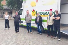Sorgten mit ihrem Arbeitseinsatz für ein blühendes Bad Schwartau: Rebecca Nissen, Werner Hagel, Karl Seebach, Manfred Möller, Eckehard Wilberg und Manfred Scheel vom Gemeinnützigen Bürgerverein.