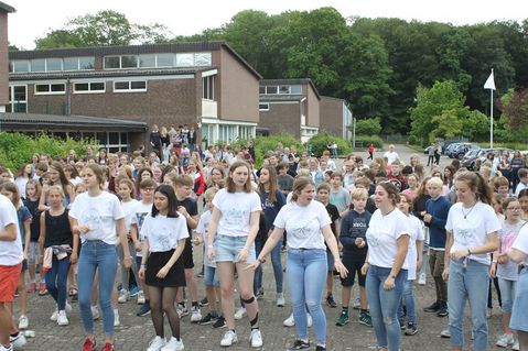 Ein Flashmob gegen Rassismus.