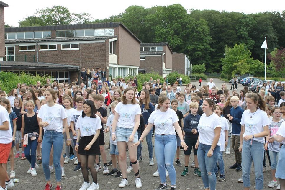 Ein Flashmob gegen Rassismus.