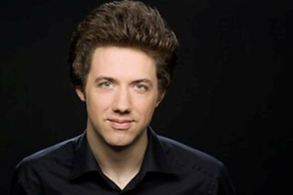 Benjamin Moser spielt Werke von Beethoven, Debussy, Holliger, Ravel und Rachmaninov.