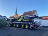 Ankunft des Mobilkrans in der Burgstraße. (Foto: Aydin Kart)
