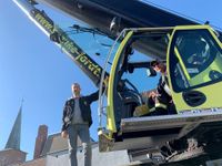 Kranfahrer Thomas Kudicke (re.) und André Kerinnel vom Technischen Außendienst der Firma Sönke Jordt sind startklar.