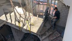 Für die Demontage einer Treppe kam eine leistungsstarke Wandsäge zum Einsatz.