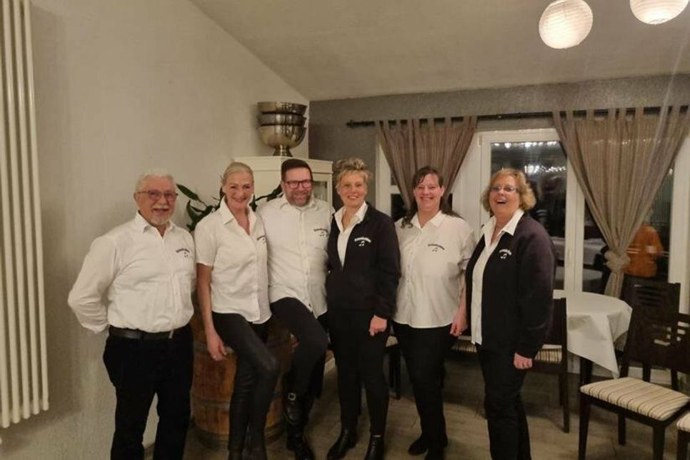 Der wiedergewählte Vorstand der Ostseekrabben: Kassenwart Dieter Skopyrla, Schriftführerin Caroline Siegmund, Orchesterleiter Andreas Wendlandt, Pressewartin Ulrike Rose, 1. Vorsitzende Tanja Bednarzik und 2. Vorsitzende Christa Bellersen (v. lks.).