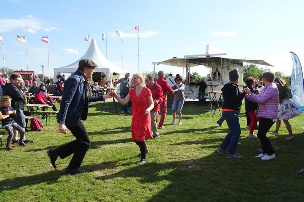 Der Swing-Tanzkurs begeisterte Teilnehmer und Zuschauer gleichermaßen.