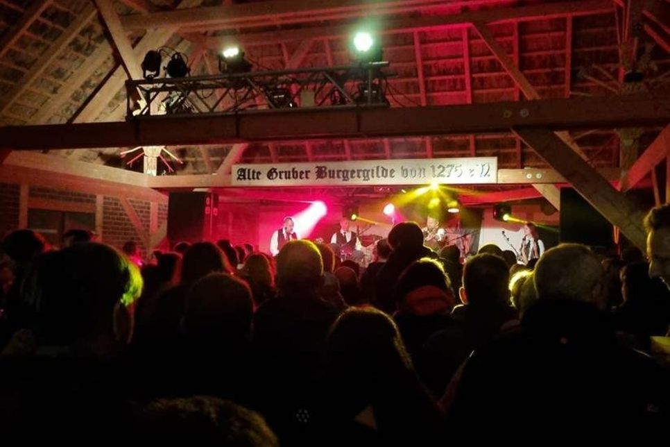 Erstmalig seit 2019 wurde wieder „die Tenne gerockt“. Hunderte Fans feierten mit.