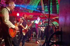 Heizten die Tenne ab 22 Uhr mit Rock und Pop aus den vergangenen Jahrzehnten richtig ein: die Kultband „TILT!“ aus Oldenburg.
