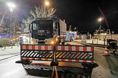 Vollsperrung der Strandstraße wegen einem THW-Einsatz am Niendorfer Hafen. Die Helfer pumpen Tausende von Litern von der Aalbeek in den Hafen.
