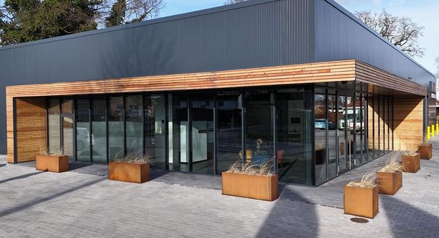 Der Firmensitz des Betriebes befindet sich im modernen Neubau in der Bredenfeldstraße 2b.