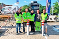 Das Team der Firma Karl Steiger GmbH, das im Auftrag von E.ON Drive die Ladestation errichtet.