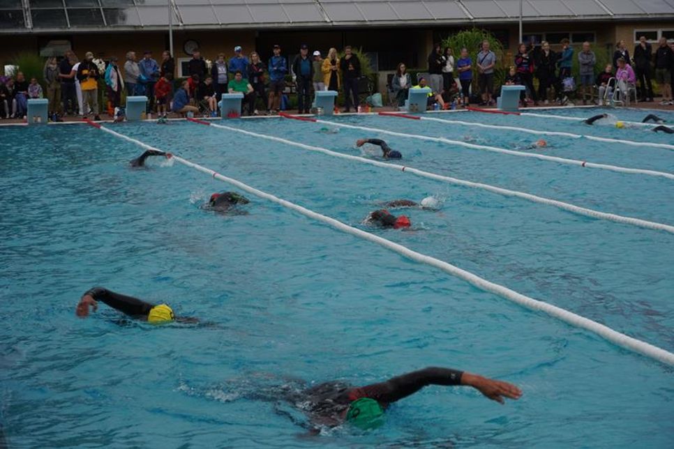 Mit dem Start des Schwimmens begann der Kampf um die besten Zeiten.