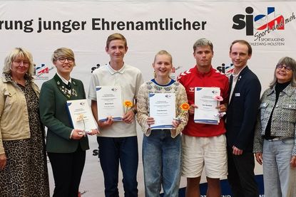 Erneute Auszeichnung für Frida Seemann und Michel Storm (Mitte).