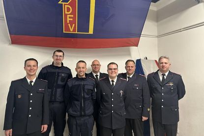 Alle neu gewählten Posten mit der Wehr- und Gemeindewehrführung. Stellvertretender Ortswehrführer René Konietzny, neuer Gruppenführer Jannis Levgrün, neuer Kassenwart Denny Pöhl, Gemeindewehrführer Malte Levgrün, neuer Gerätewart Kay Kachouri, stellvertretender Gemeindewehrführer Markus Rabe und Ortswehrführer Sebastian Levgrün. (v. lks.).