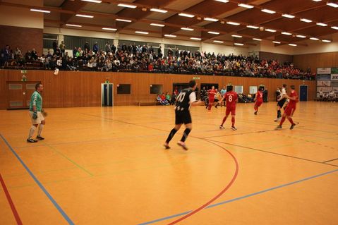 Die Spielzeit beträgt in der Gruppenphase 14 Minuten, ab dem Halbfinale 2 mal 10 Minuten.