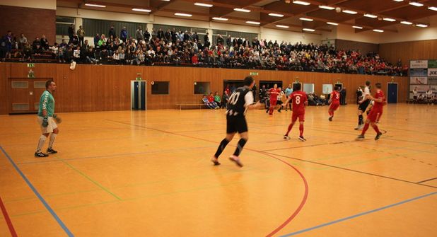 Die Spielzeit beträgt in der Gruppenphase 14 Minuten, ab dem Halbfinale 2 mal 10 Minuten.