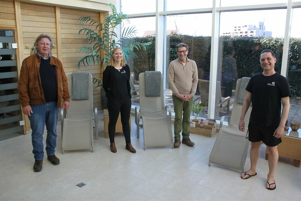 Haben mit Begeisterung und Elan auf den 1. April hingewirkt: Bürgermeister Dieter Knoll, StrandSpa-Leitung Ramona Reinhardt, Tourismusleiter Jan Schöttke und Saunameister Dino Di Iorio (v. lks).
