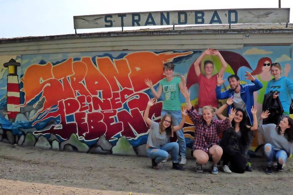 Die Teilnehmer des Kinderuni-Workshops mit Jonas Wömpner (2. v. re. hi.).