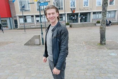 Der 20-jährige Justin Heuer kandidiert in Bad Schwartau für das Amt des Bürgermeisters. Wahlplakate von ihm sucht man in der Stadt vergebens. Er sucht lieber das persönliche Gespräch in der Innenstadt.