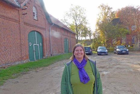 Für Ulrike Schümann geht ein großer Wunsch in Erfüllung – sie freut sich darüber, dass ihre KiTa demnächst zwar ein neues Zuhause bekommt, aber nur über den Hof umziehen muss.