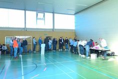 Zahlreiche Befürworter und Gegner des Projektes von Bauer Martin verfolgten am 8. Mai die Stimmenauszählung in der Mehrzweckhalle Merkendorf.