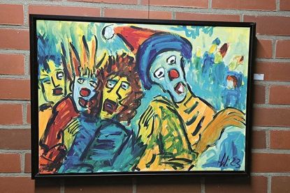 Etwas grotesk und gesellschaftskritisch kommt dieses Werk von Holger Wittig-Koppe daher: „Polonaise im Nirgendwo“.