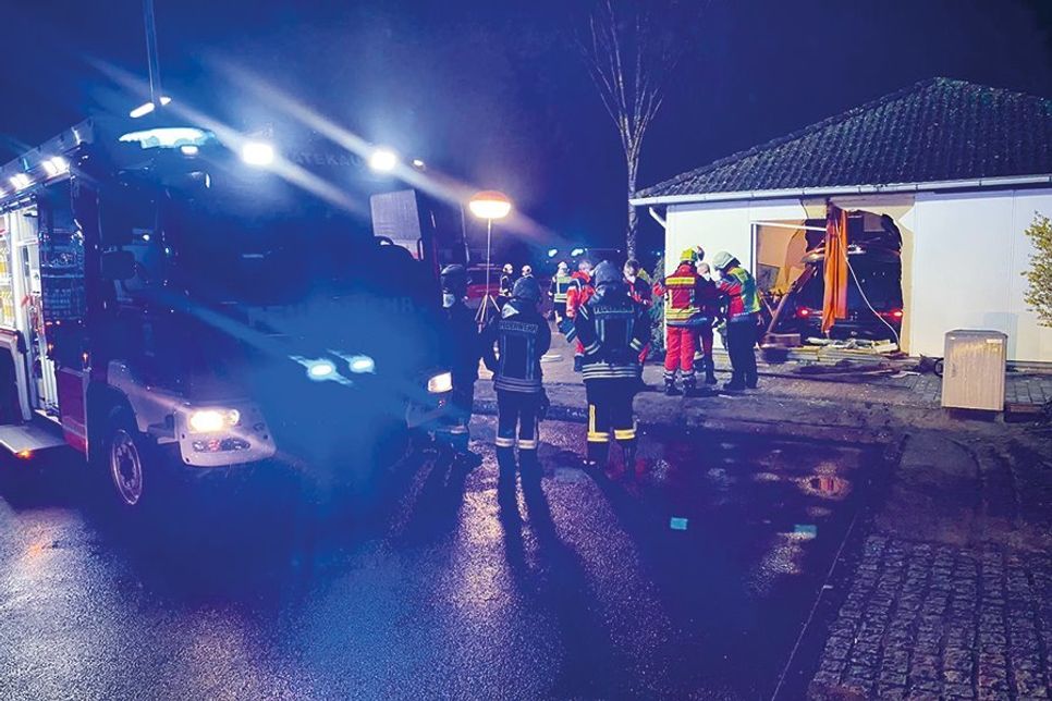 Bei dem Unfall waren 50 Einsatzkräfte vor Ort.