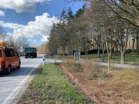 An der Bundesstraße soll ein größeres Hinweisschild aufgestellt werden.