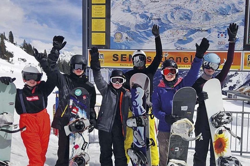 Gleich zu Beginn der Ferien geht es für 20 Jugendliche aus der Gemeinde Stockelsdorf zum Snowboarden nach Österreich.