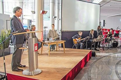 Lokale Künstler vom Theater Eutiner Mischpoke und von der Kreismusikschule Ostholstein gestalteten die Matinee.