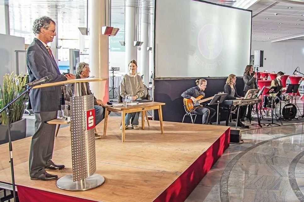 Lokale Künstler vom Theater Eutiner Mischpoke und von der Kreismusikschule Ostholstein gestalteten die Matinee.