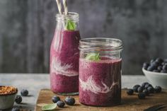 Blaubeeren-Smoothie mit Plose Mineralwasser Medium. Foto: Denise Schuster/Plose Quelle AG/akz-o