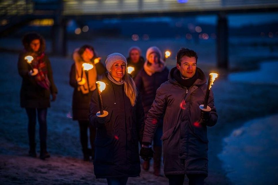 Fackelwanderungen am Strand. (Foto: Olaf Malzahn)