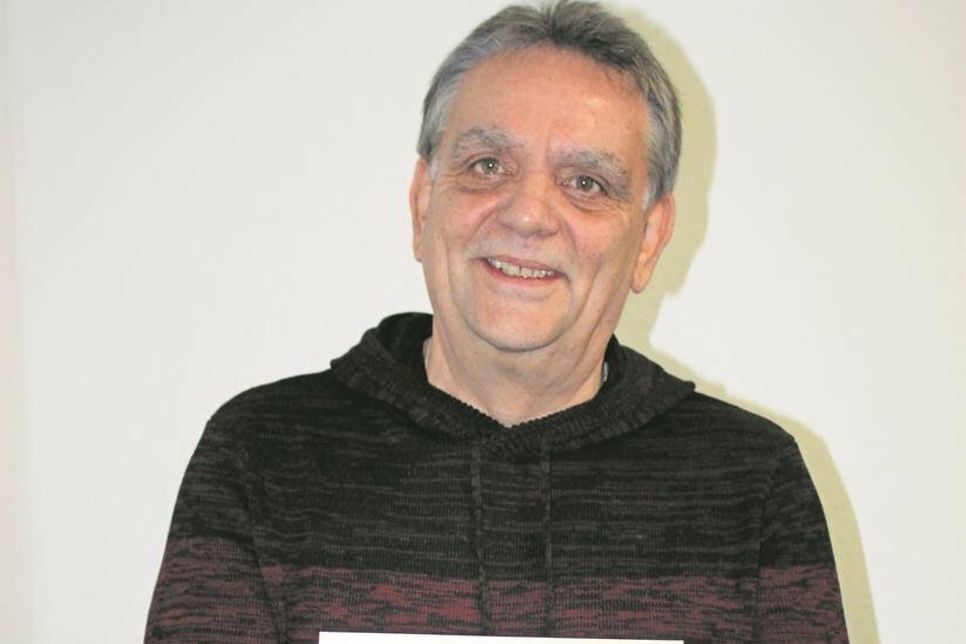 Thomas Schwarz präsentiert das Buch „Fotos aus Neustädter Alben“.