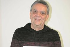 Thomas Schwarz präsentiert das Buch „Fotos aus Neustädter Alben“.