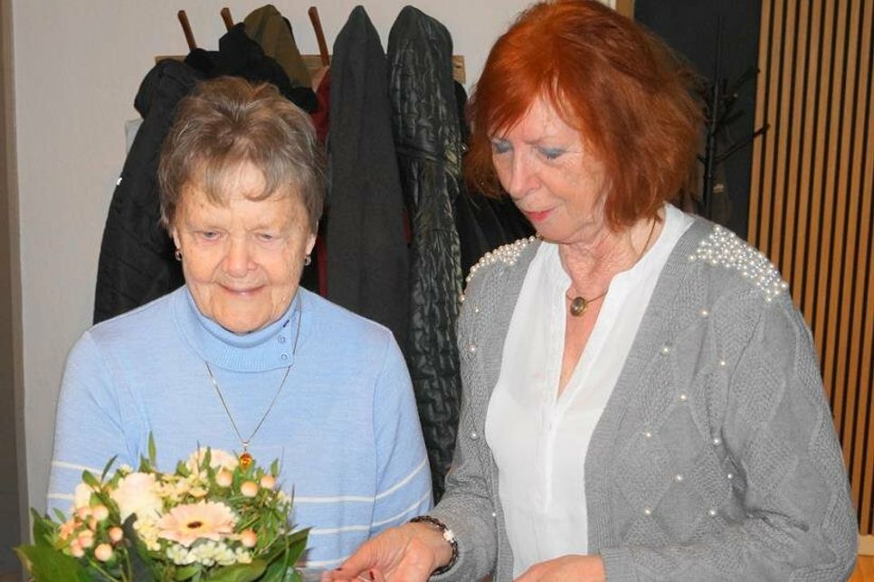 Gerda Niko und Brita Witt (v. lks.).