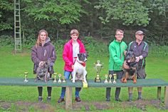 Emma mit Jette, Lajana mit Mia, Jan mit Emmie – Mannschaft des PGHV-OH mit Jugendwart Sven.