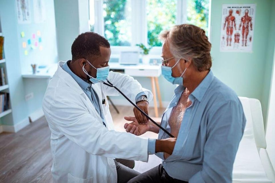 Herz-Kreislauf-Erkrankungen können ihre Ursache unter anderem in Fehlfunktionen der Schilddrüse haben. Foto: djd/www.forum-schilddruese.de/Getty Images/Geber86
