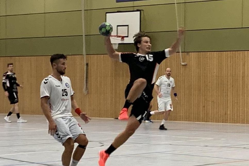 Mit 6 Toren erfolgreichster Schütze im Test gegen die HG Barmbek, Alexander Mendle.