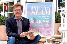Tourismuschef Joachim Nitz freut sich auf den „2. Poetry Slam“, der am kommenden Sonntag am Seepferdchenbrunnen in Timmendorfer Strand stattfindet. (Foto: TSNT)