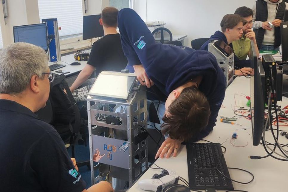 Letzte Vorbereitungen vor der Präsentation.