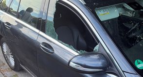 Bei diesem Fahrzeug wurde am vergangenen Donnerstag die Seitenscheibe eingeschlagen und die Handtasche entwendet.