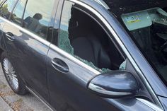 Bei diesem Fahrzeug wurde am vergangenen Donnerstag die Seitenscheibe eingeschlagen und die Handtasche entwendet.